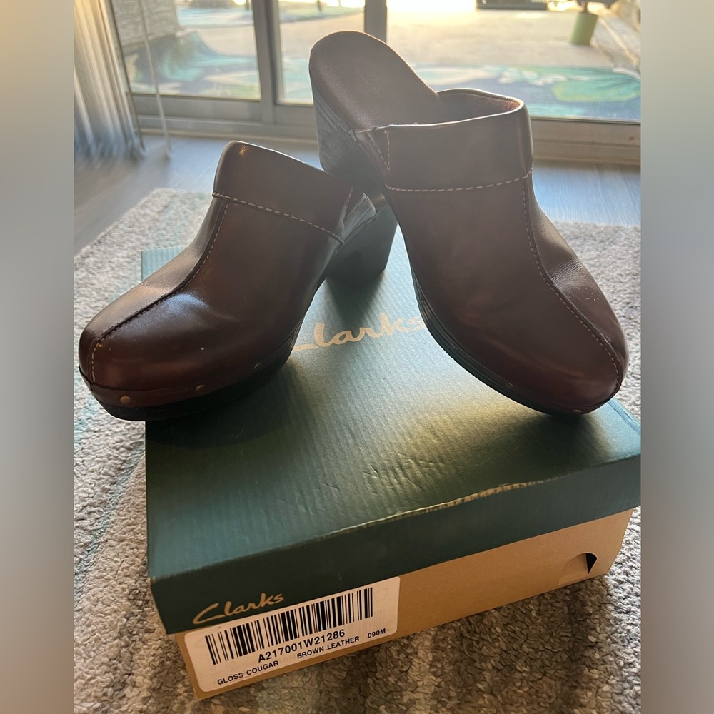 Clarks size 9 Brown Heel Clogs - Picture 1 of 5